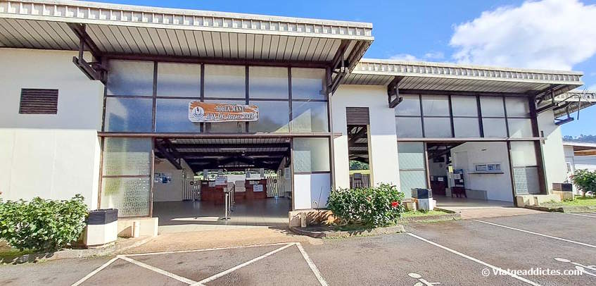 L'aeroport de Hiva Oa completament buit però amb tot obert (Hiva Oa, illes Marqueses)