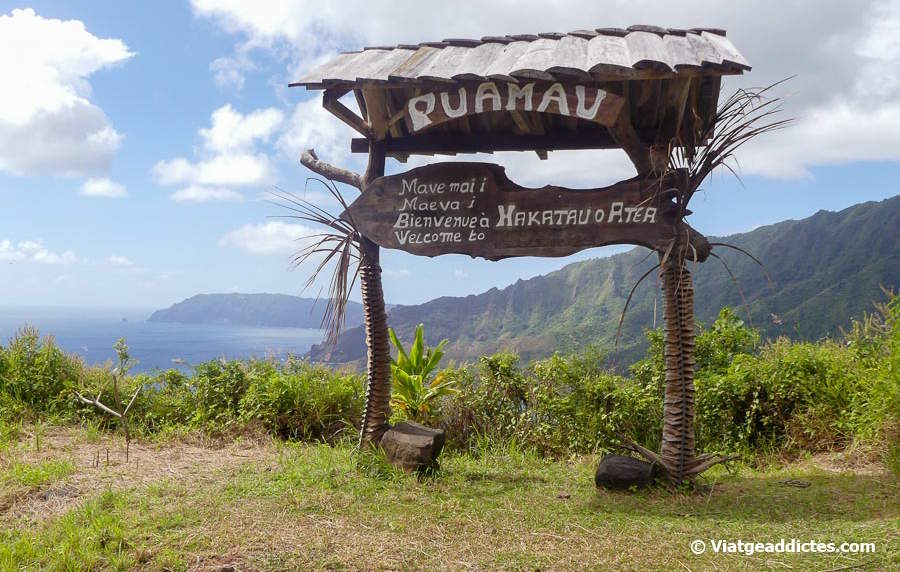 Cartell de benvinguda a Puama'u (Puama'u, Hiva Oa, illes Marqueses)