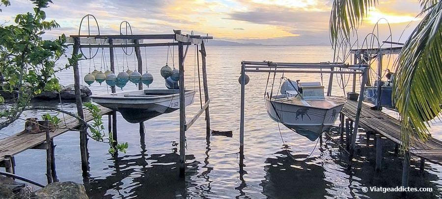 Elevadors de vaixells en la costa occidental de Huahine (Huahine Nui, illes de la Societat)