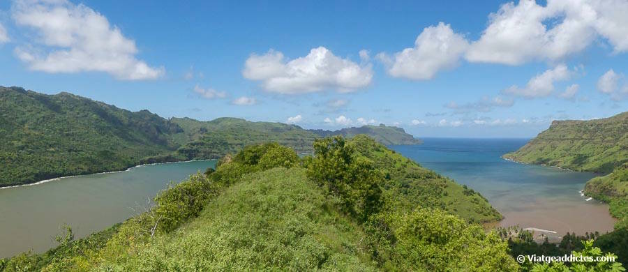 Vista sobre la badia du Contrôleur (Nuku Hiva, illes Marqueses)