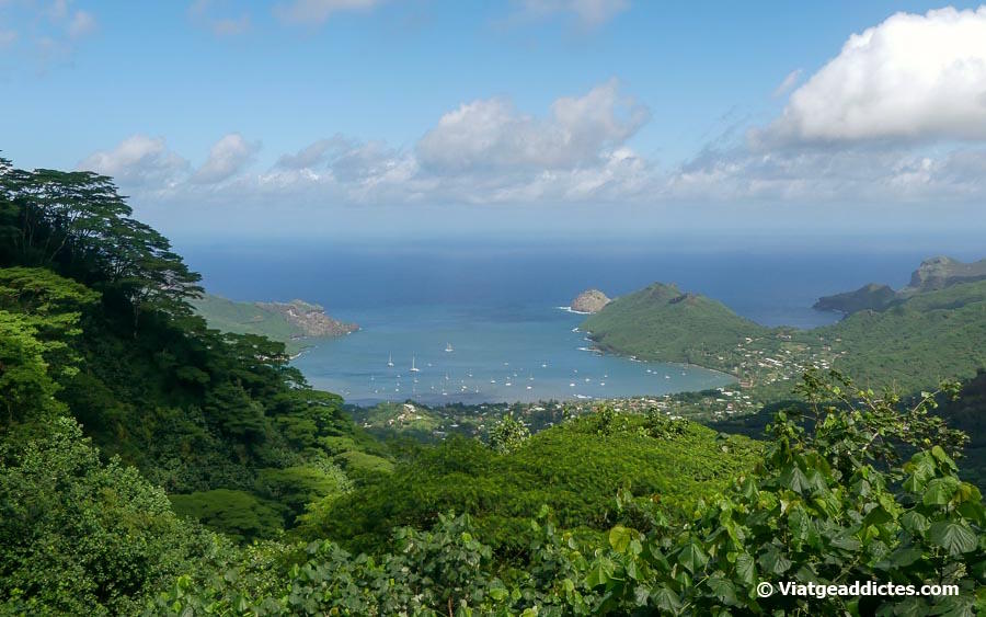 Vista sobre la preciosa badia deTaioha'e (Nuku Hiva, illes Marqueses)