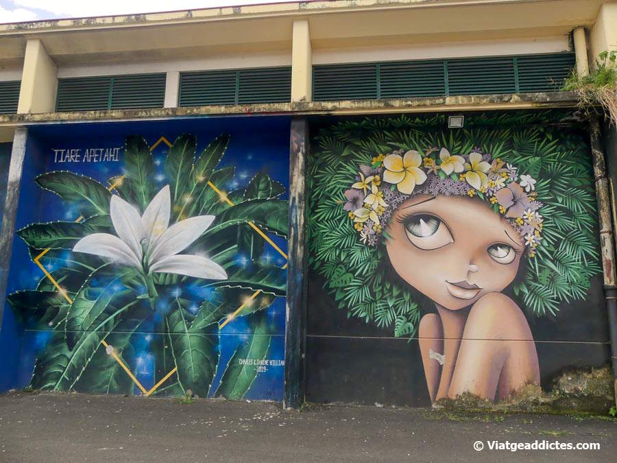 Pintures murals en un edifici d'Uturoa (Uturoa, Ra'iātea, illes de la Societat)