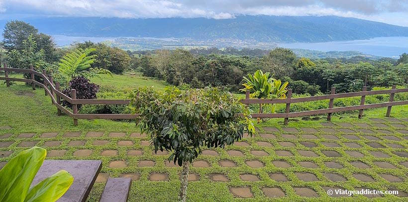 Vista panoràmica de l'istme on s'uneixen Tahiti Nui i Tahiti Iti (mirador de Taravao, Tahiti Iti, illes de la Societat)
