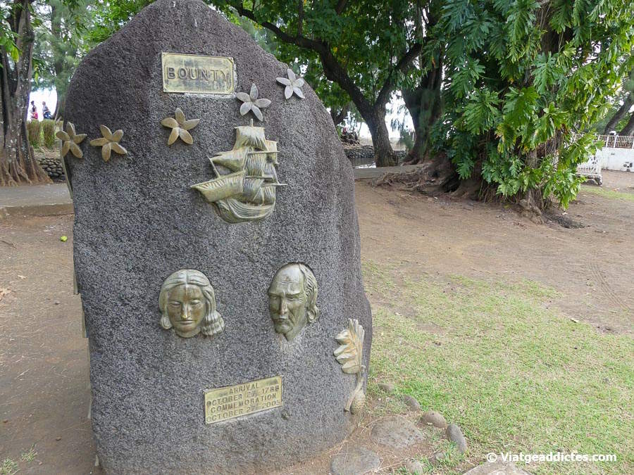El monument commemoratiu de l'arribada del vaixell Bounty (Pointe Vénus, Mahina, Tahiti Nui, illes de la Societat)