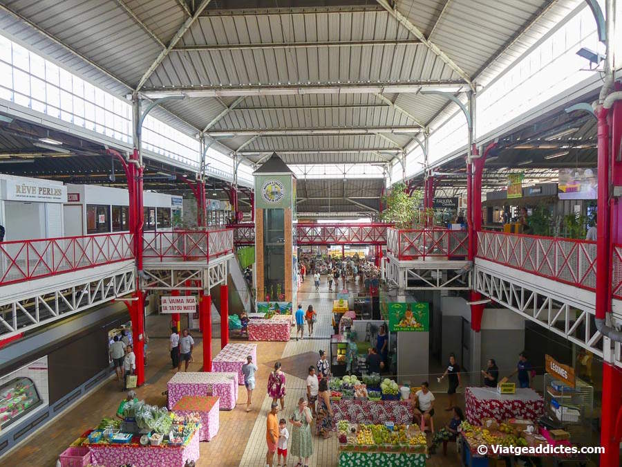 Interior del mercat de Pape’ete (Tahití, illes de la Societat)