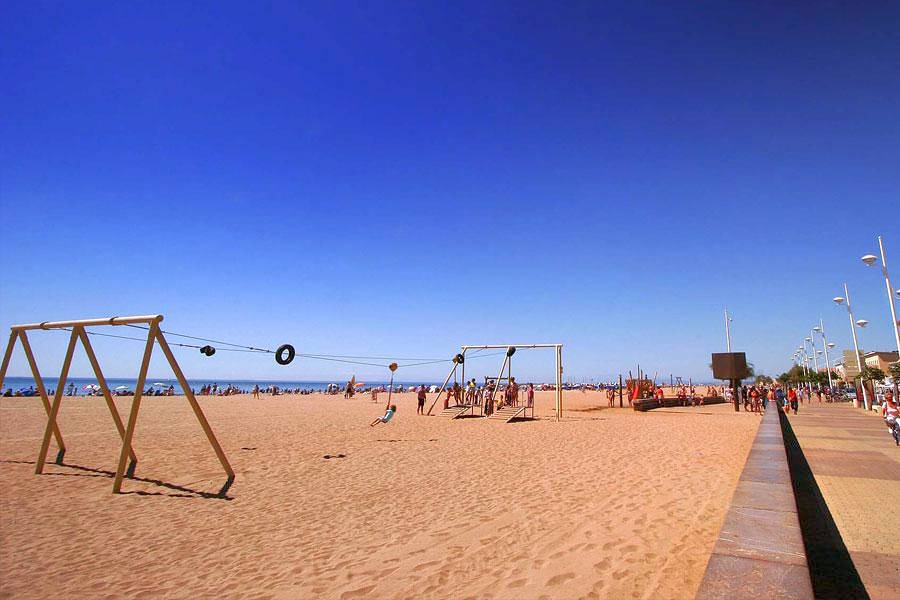 Zones de joc en la gran platja de Valras-Plage