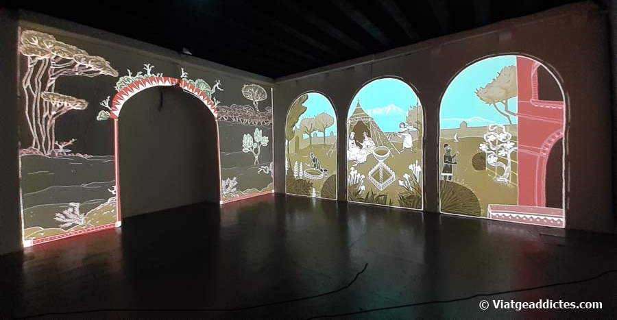 Una de les escenes projectades en l'exposició immersiva «Jardins il·luminats» (Palau dels Reis de Mallorca, Perpinyà)