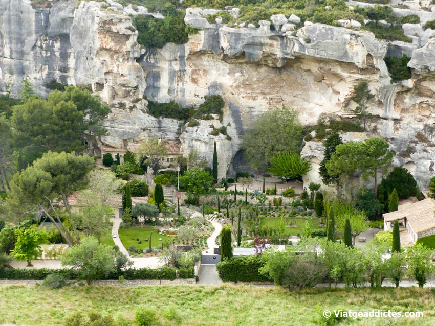 Vista a la part baixa de Les-Baux de Provence
