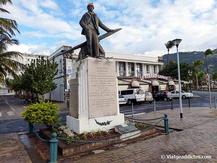 Estatua del aviador local Roland Garros (Saint-Denis)