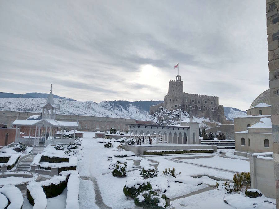 Paisatge nevat sobre el castell de Rabati (Akhaltsikhe, Geòrgia)
