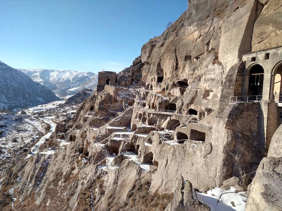 Vista del complex rupestre de Vàrdzia (prop d'Aspindza, Geòrgia)