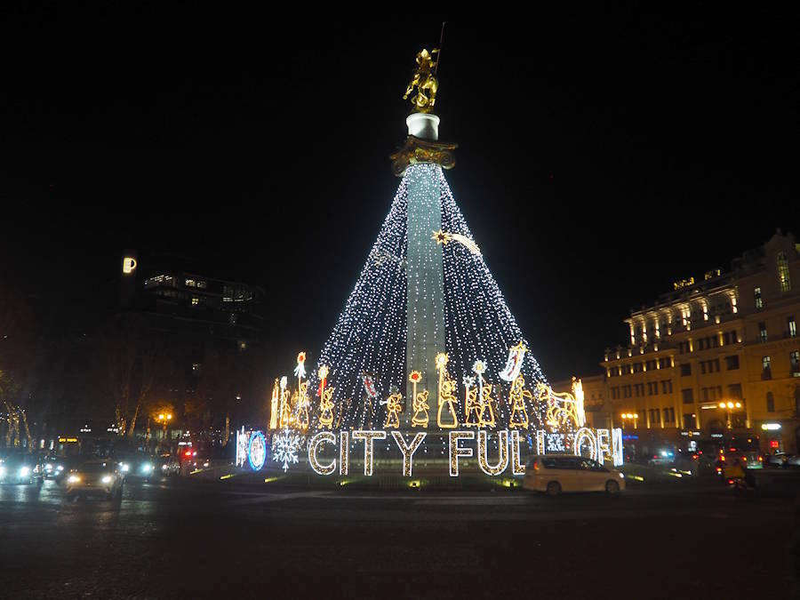 Il·luminació nadalenca a la Plaça de la Llibertat (Tbilisi, Geòrgia)