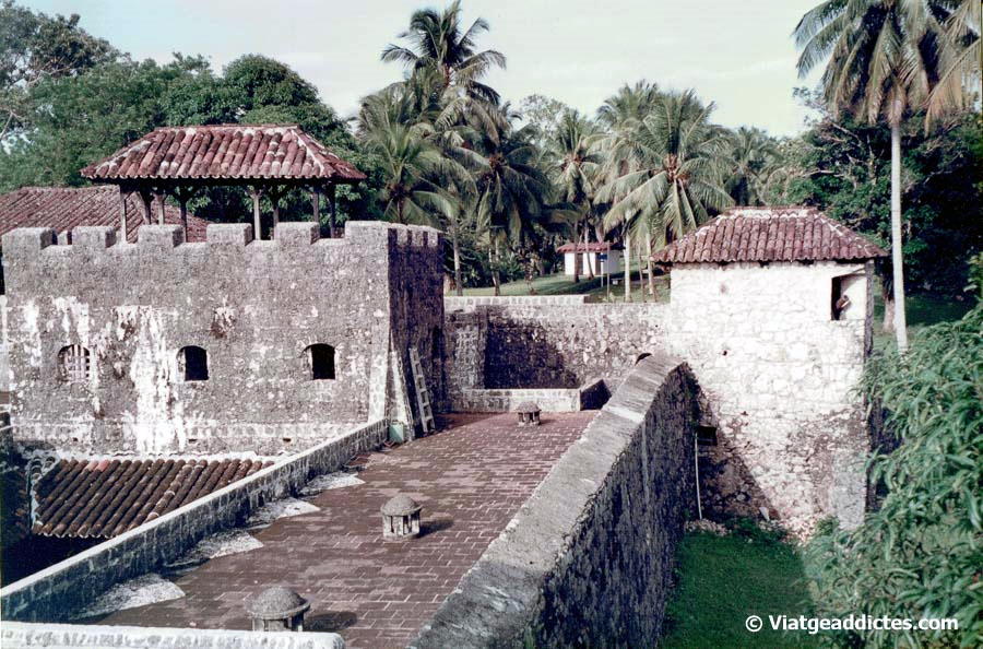 Vista del castell de San Felipe de Lara (Río Dulce, Guatemala)