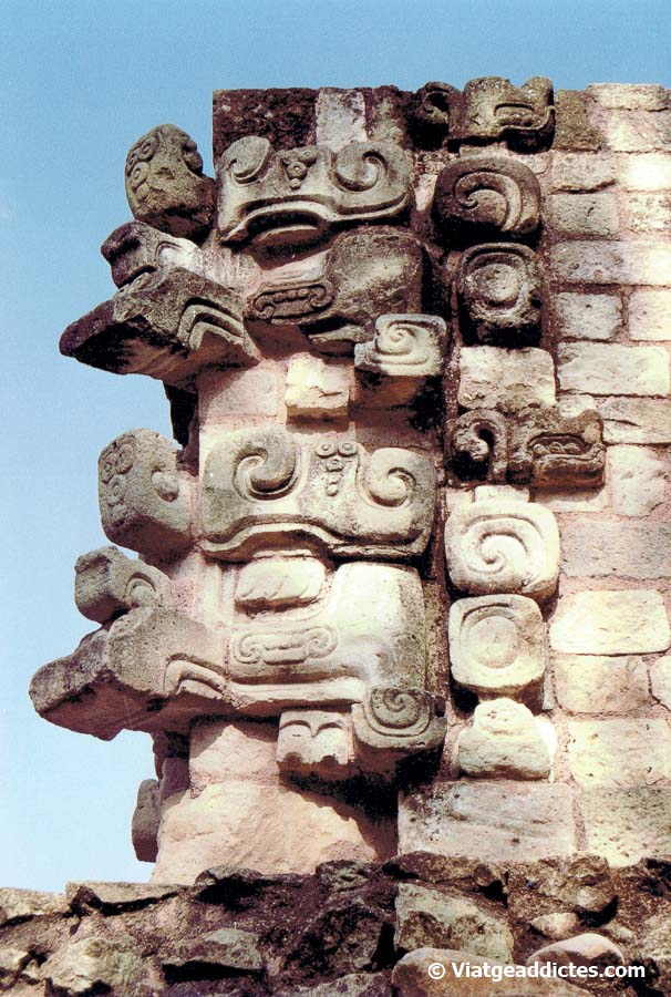 Detall d'un dels temples del lloc arqueològic de Copán (Copán Ruínas, Hondures)