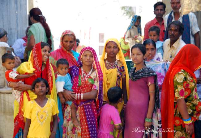 Mujeres saliendo de un «ghat»