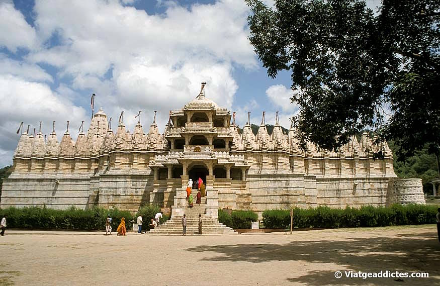 Vista del templo jainista de Ranakpur