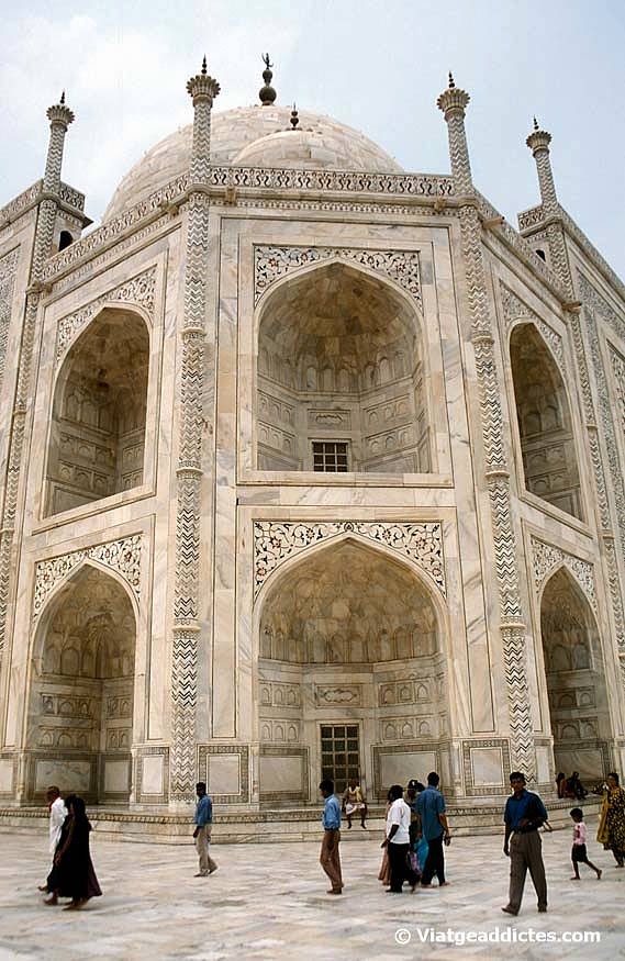 Parte lateral y posterior del Taj Mahal