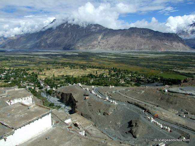 El valle de Nubra desde el monasterio de Diskit