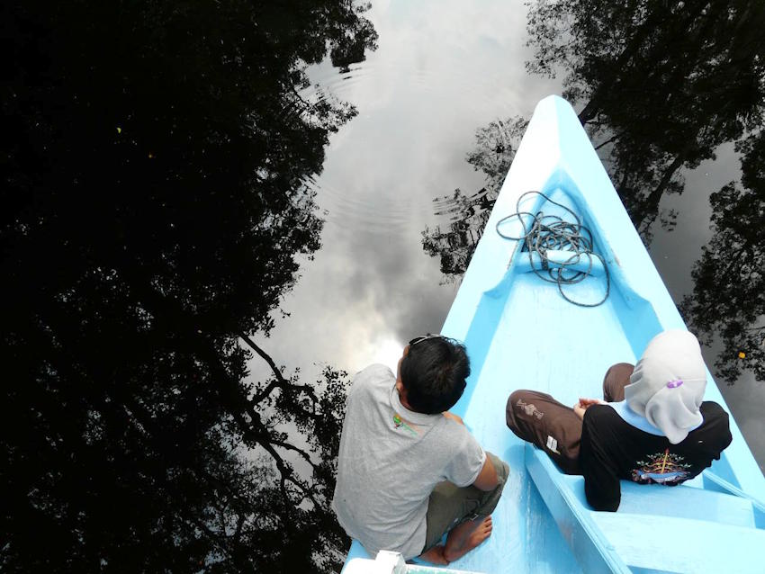 Navegant sobre un mirall