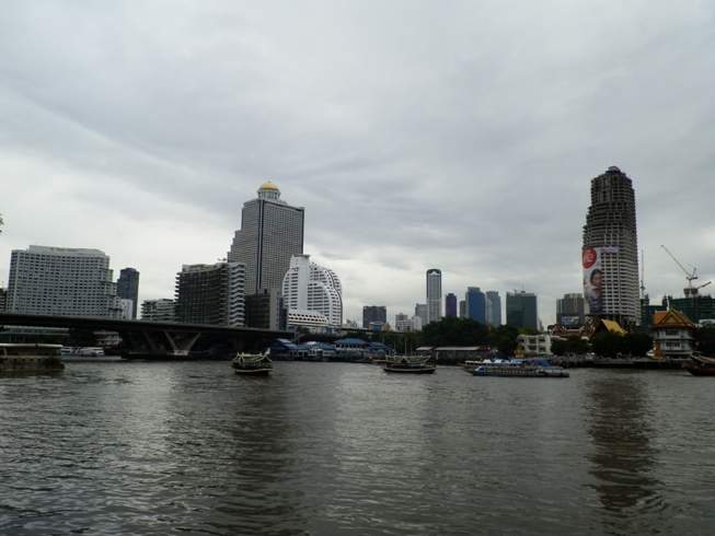 El Bangkok modern, vist des del riu