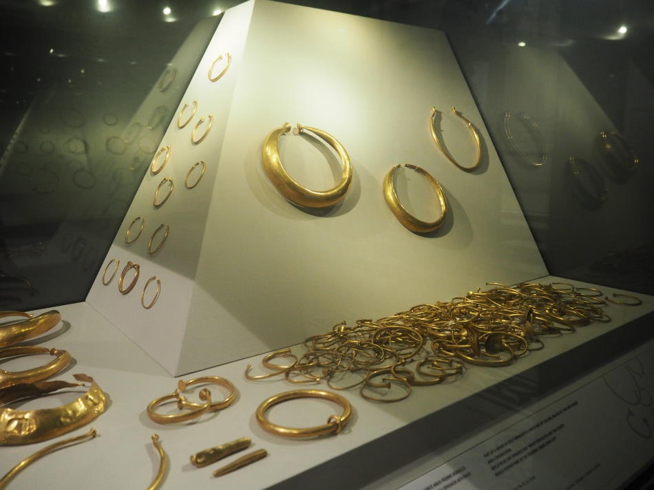Joies d'or celtes en el National Museum of Ireland