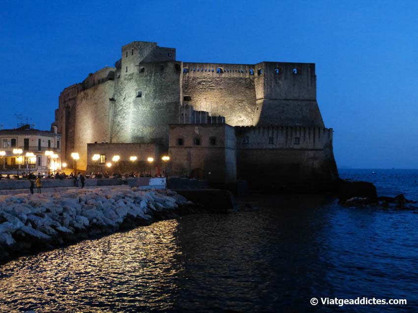 Castel dell'Ovo al atardecer (Nápoles)