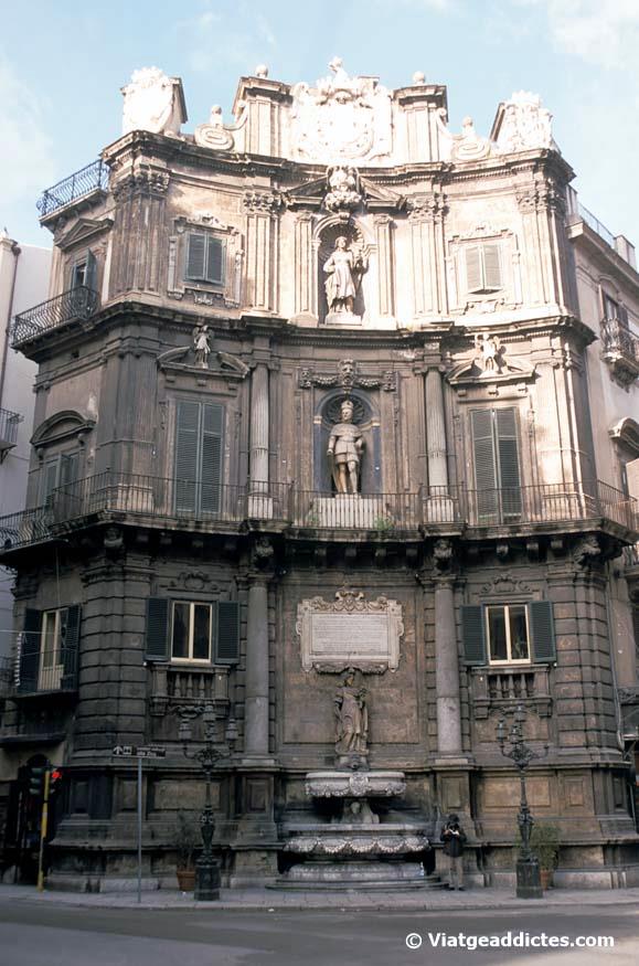 Una de las esquinas de Quattro Canti (Palermo)