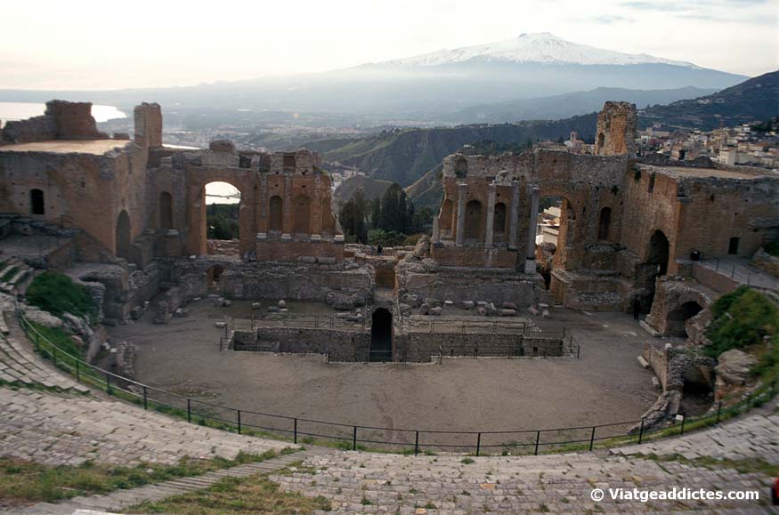 El Teatro Griego de Taormina, con el Etna al fondo