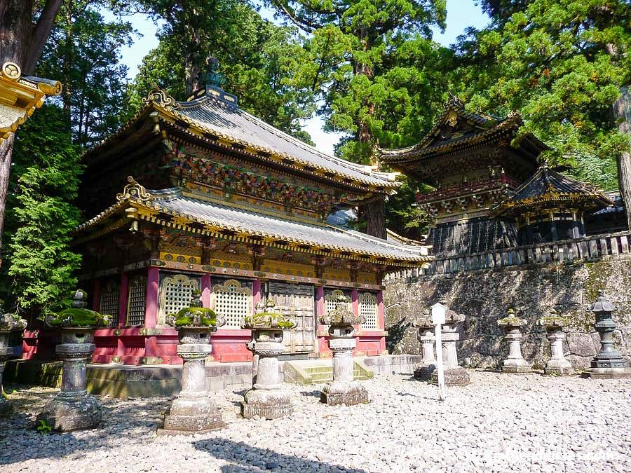Imagen del mausoleo del shōgun Tokugawa Ieyasu (Nikko, Honshū)