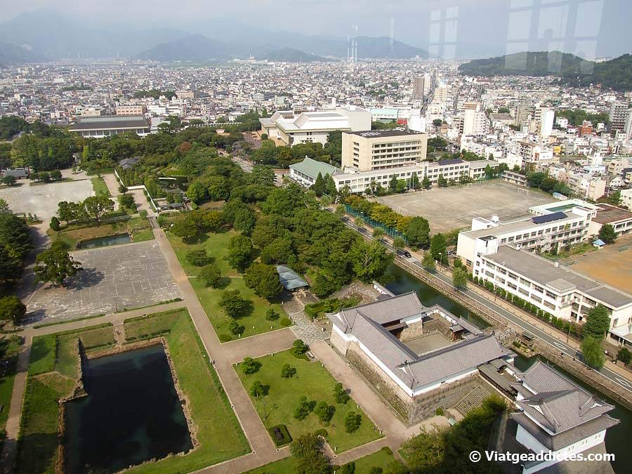 Vistas sobre el parque y castillo de Sumpu desde el mirador de la torre Shizuoka Prefectural Office (Shizuoka, Honshū)