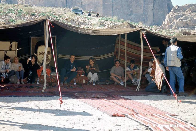 Tony Blair, familia y acompañantes en su visita privada a Petra