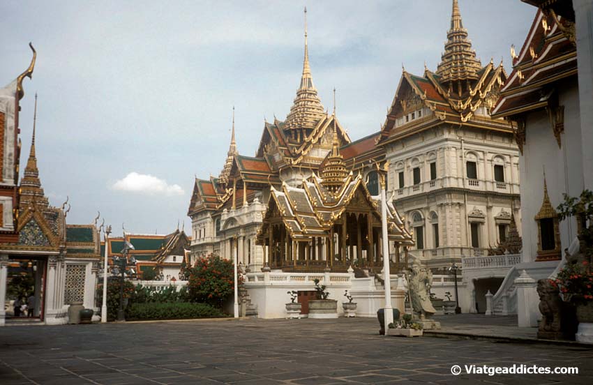 Interior del complejo Wat Phra Kaeo (Bangkok)