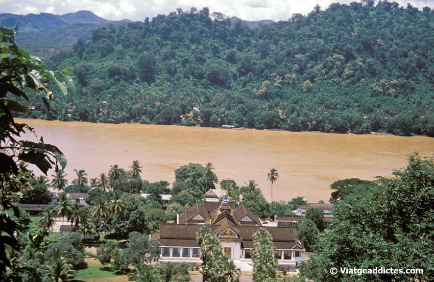 Vista del Palau Reial i del riu Mekong (Luang Prabang)