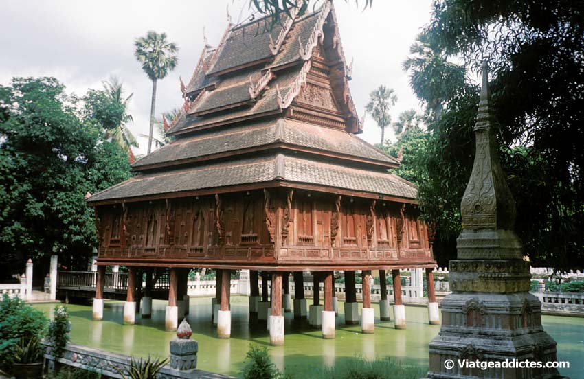 Temple Wat Tungsimua (Ubon Ratchathani, Tailàndia)
