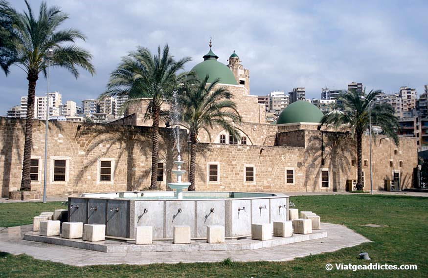Vista exterior de la mesquita Taynâl (Trípoli)