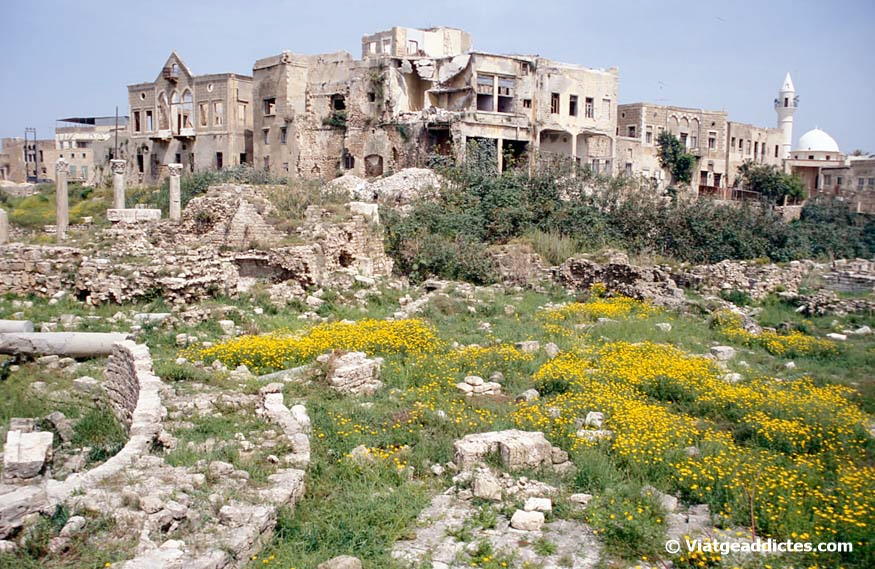 Ruïnes (antigues i modernes) en la ciutat de Tir