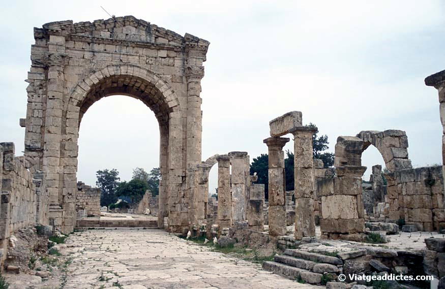 Arco de triunfo y calle bizantina en al-Bass (Tiro)