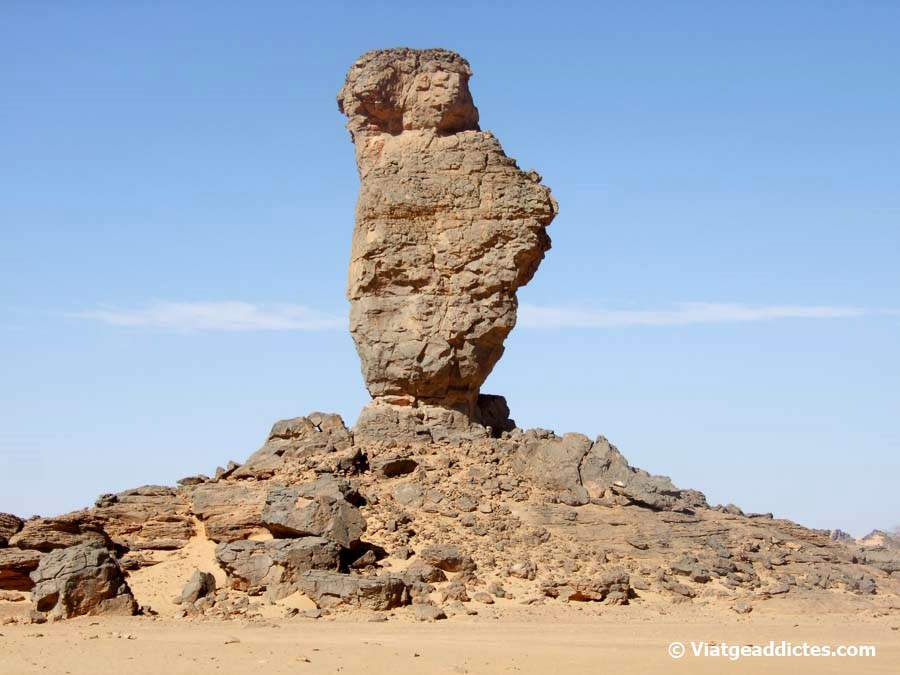 El monolito de Adadh (la «roca dedo»)