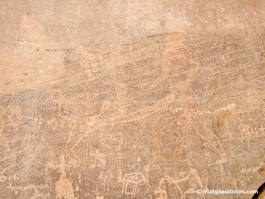 Art rupestre representant una parella copulant (Uadi Tinlalan)