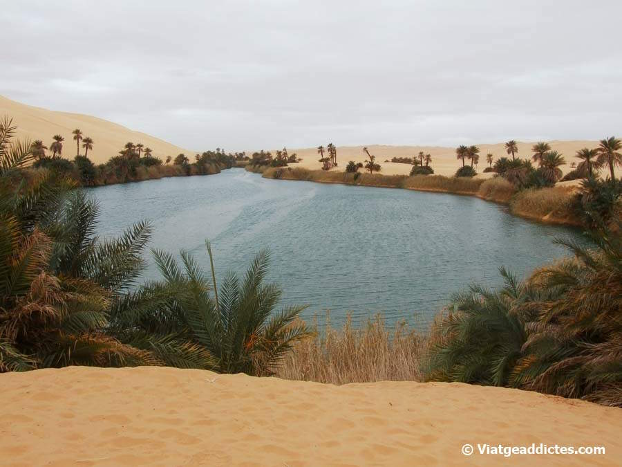 El solitario lago Umm al-Maa