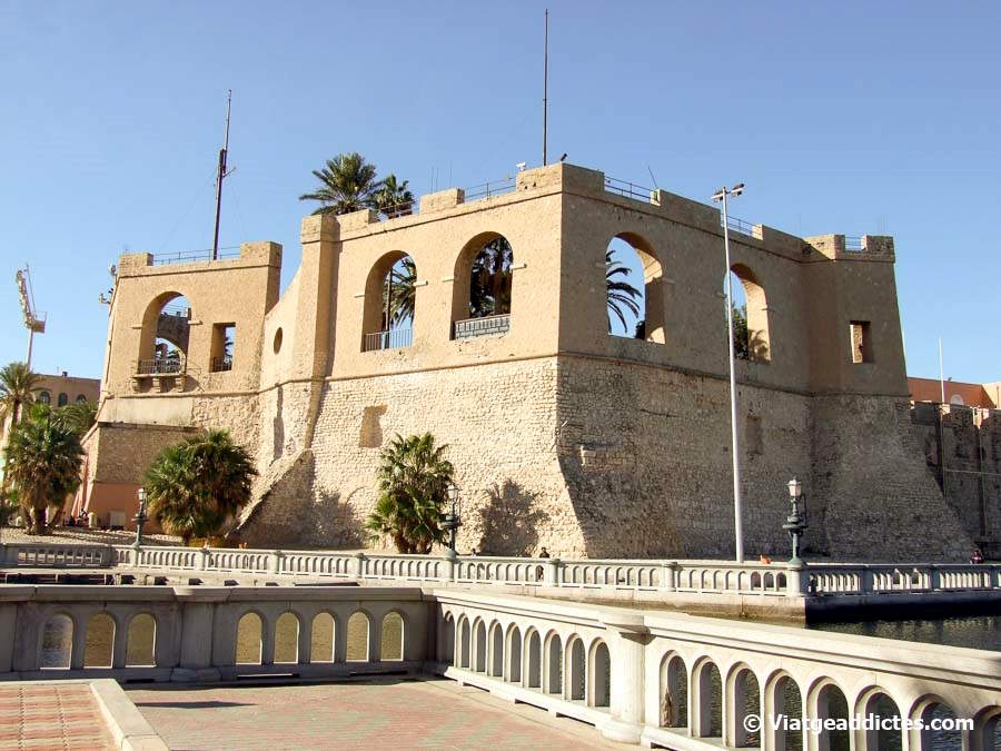Vista exterior del castillo de Trípoli