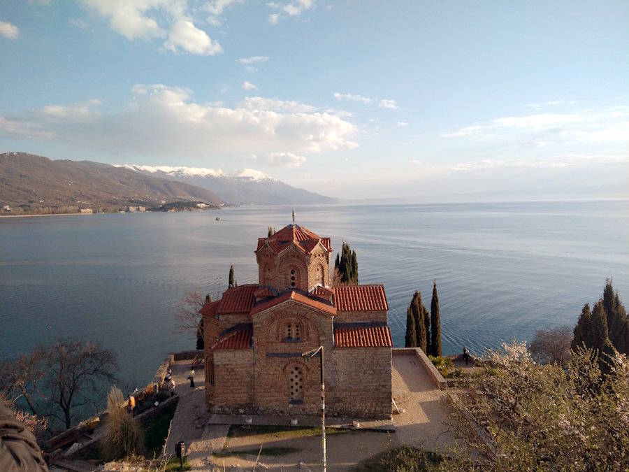 L'església Sant Joan Teòleg Kaneo al costat del llac Ohrid