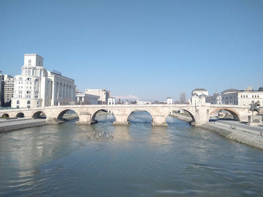 El Pont de Pedra sobre el riu Vàrdar (Skopje)