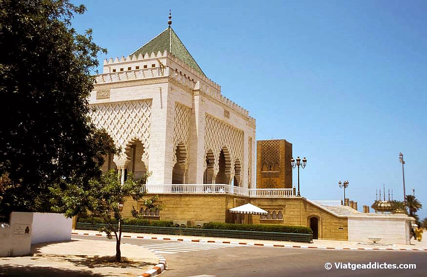 Mausoleu de Mohammed V i la Torre de Hassan al fons