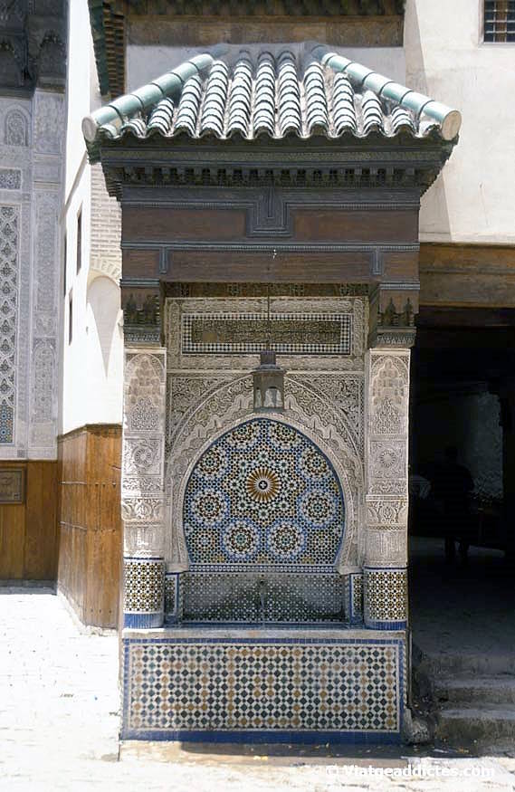Fuente en la plaza an-Nejjarine (Fez)