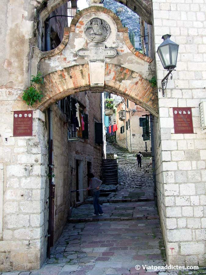 Porta d'accés a la fortalesa i castell de Sant Joan
