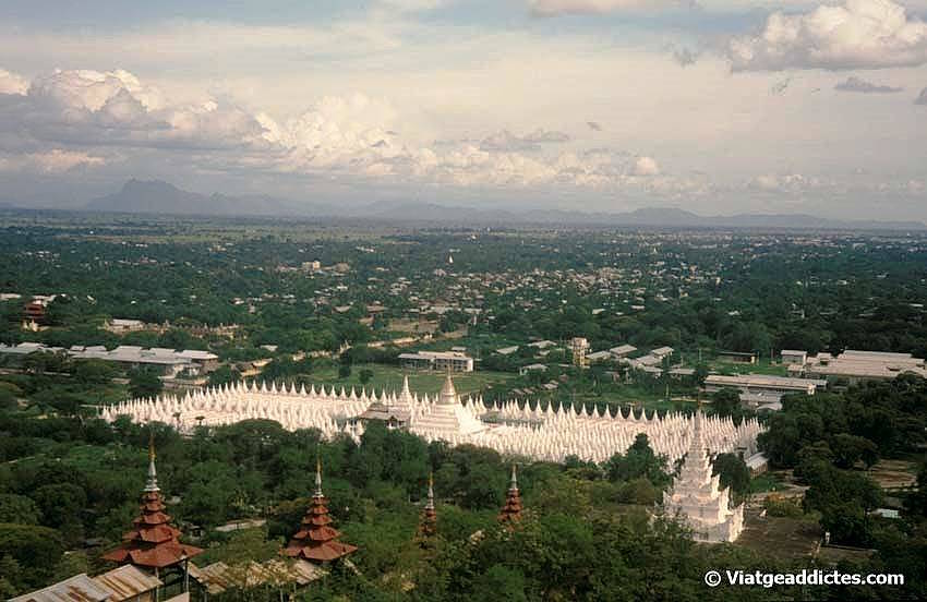Vista des de la pagoda Sutaungpyei, Mandalay