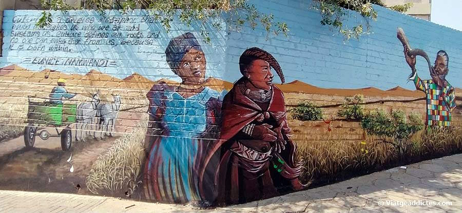 Bonic mural en un mur de l'edifici Old Breweries Craft Market (Windhoek)