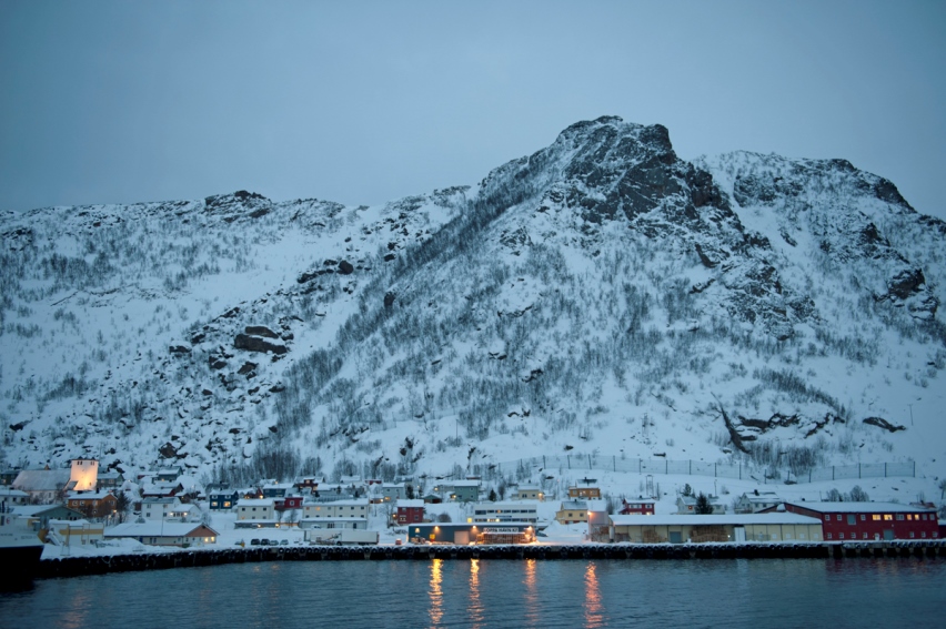Pueblo en el trayecto de Kirkenes a Tromso