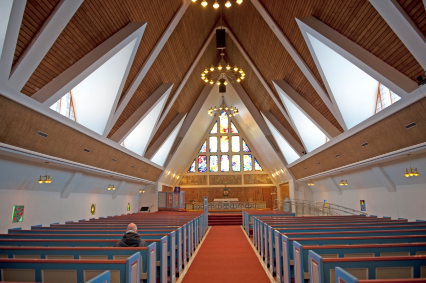 Interior de la <span class='cursiva'>catedral</span> de Hammerfest